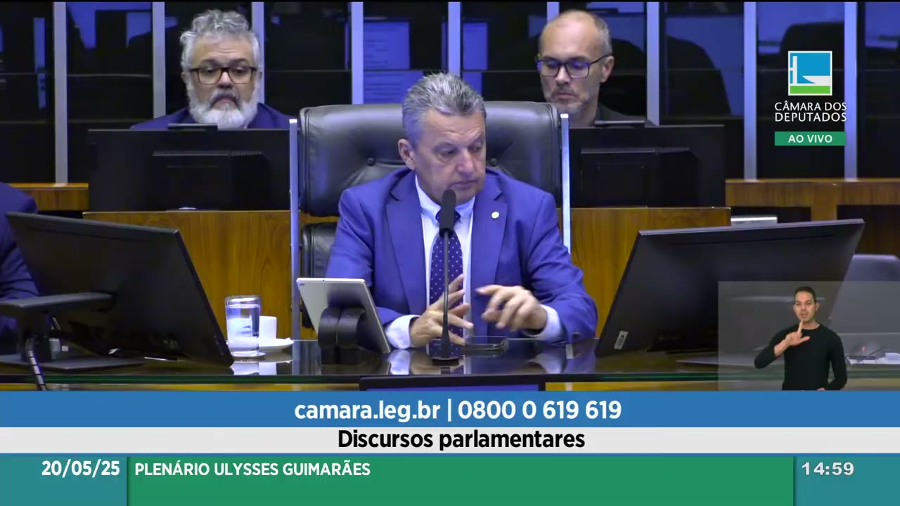 Vídeo do evento em 1:04:40