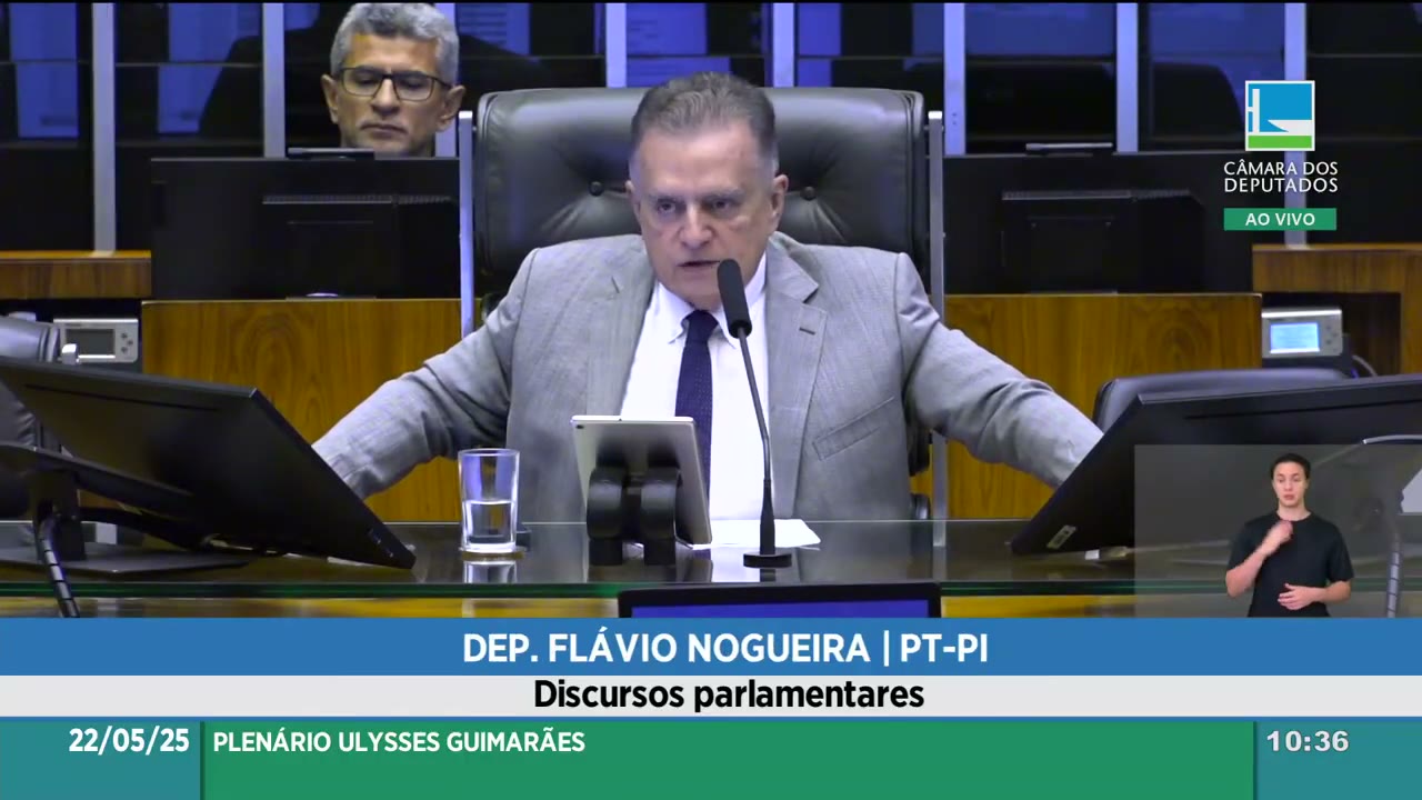 Vídeo do evento em 1:02:03