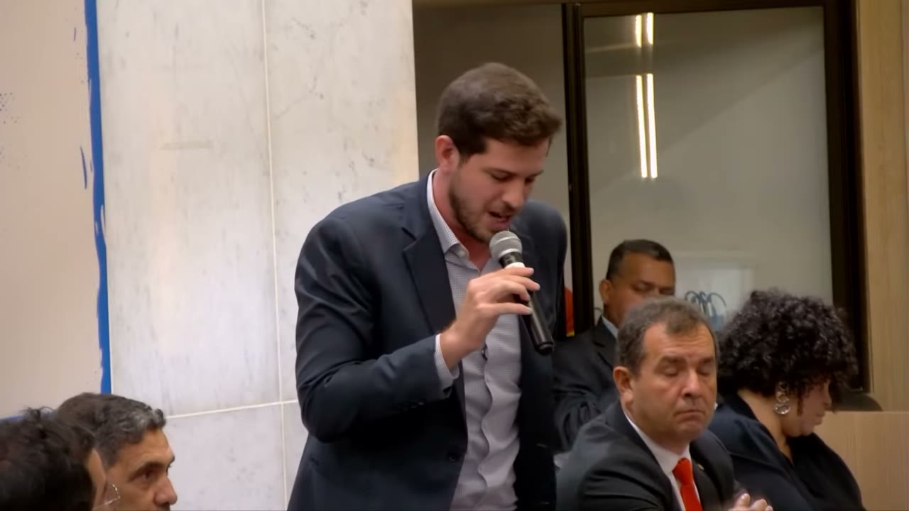 Vídeo do evento em 1:04:10