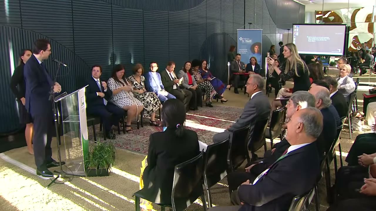 Vídeo do evento em 1:04:24