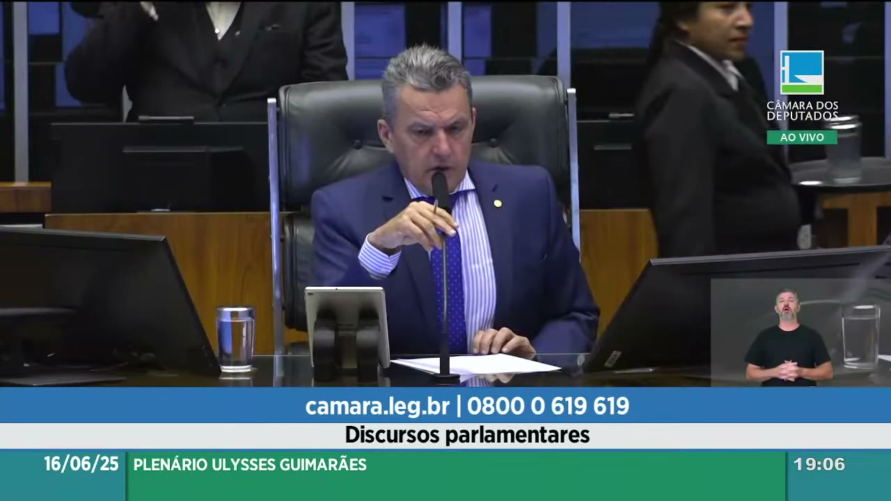 Vídeo do evento em 1:07:02