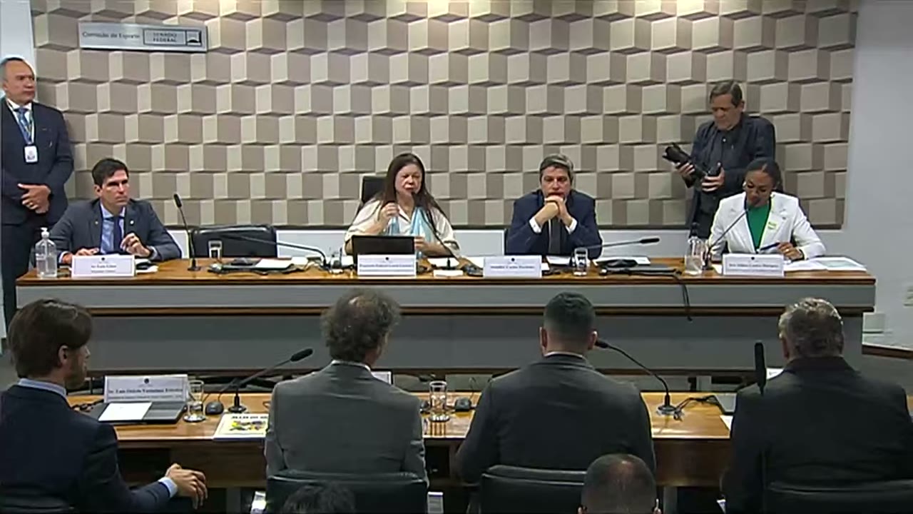 Vídeo do evento em 1:05:46