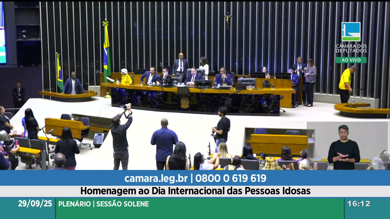 Vídeo do evento em 1:04:45