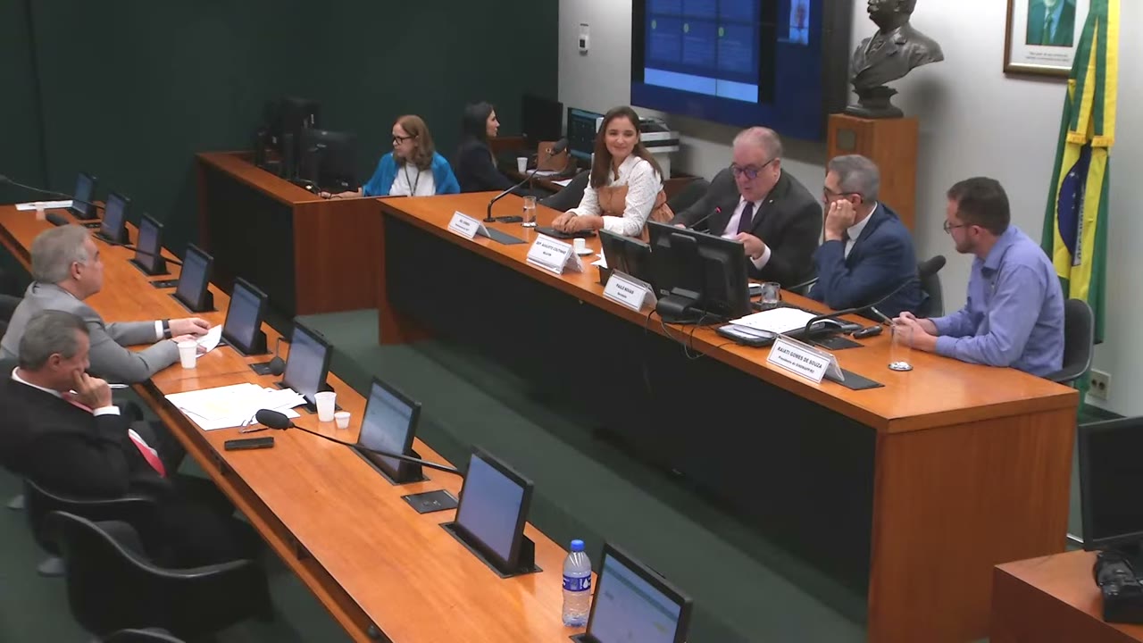 Vídeo do evento em 1:04:18