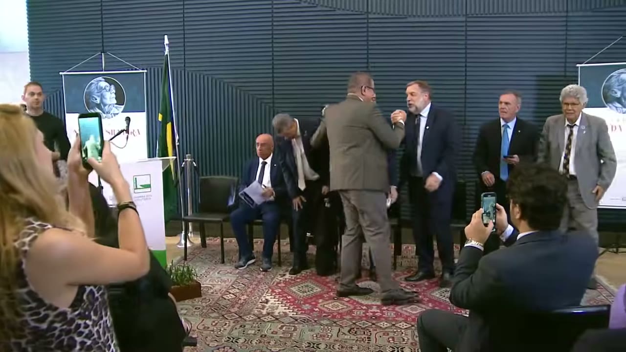Vídeo do evento em 1:04:51