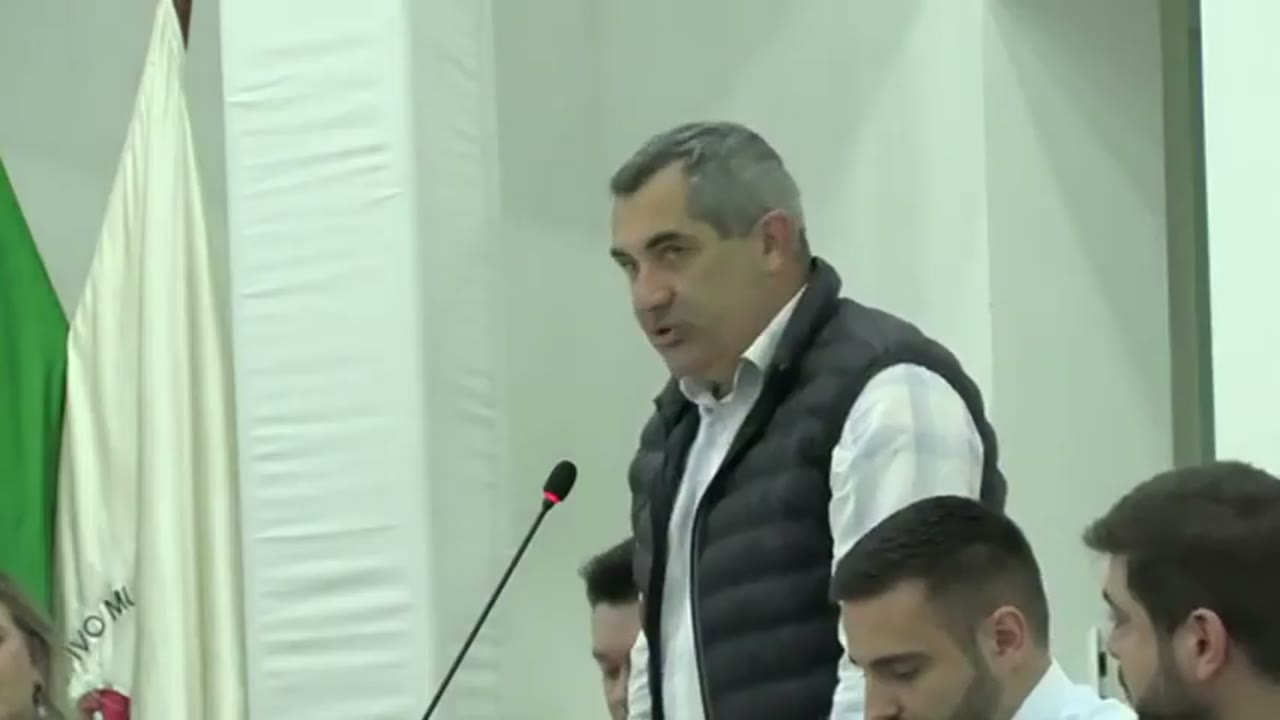Vídeo do evento em 1:04:08
