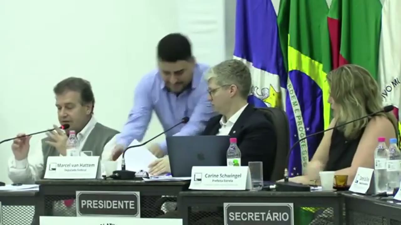 Vídeo do evento em 1:30:06