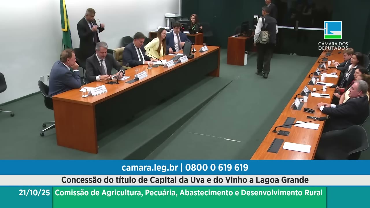Vídeo do evento em 1:04:33