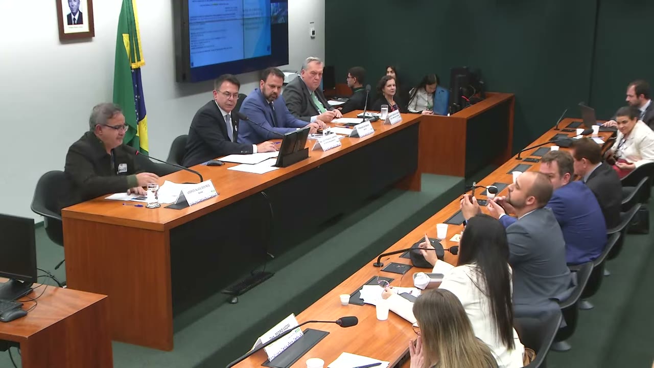 Vídeo do evento em 1:14:36