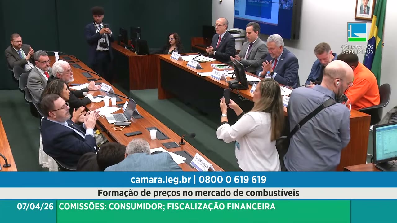 Vídeo do evento em 1:04:05
