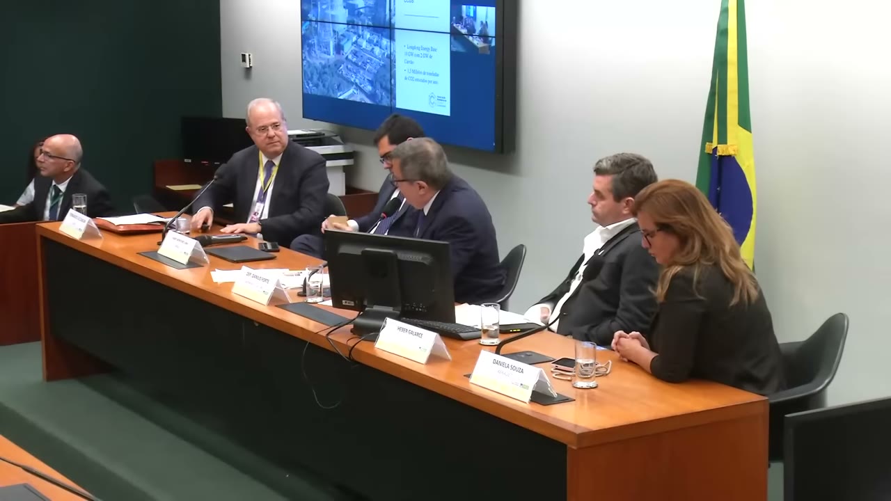 Vídeo do evento em 1:03:05