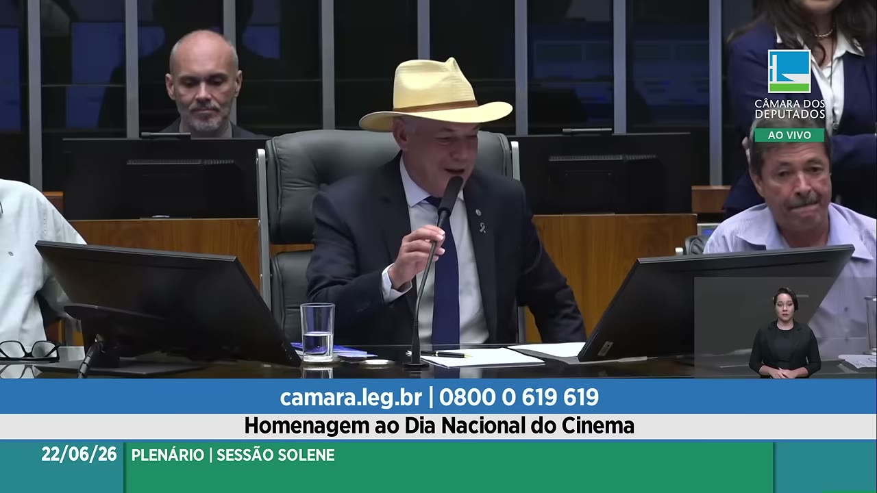 Vídeo do evento em 1:07:39